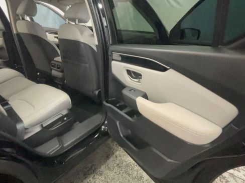 Used 2023 Honda Pilot LX image 22