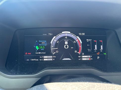 Used 2025 Toyota Tundra Platinum AWD/4WD image 28