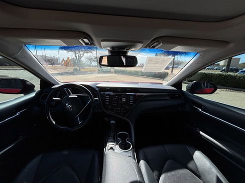 Used 2019 Toyota Camry XSE image 18