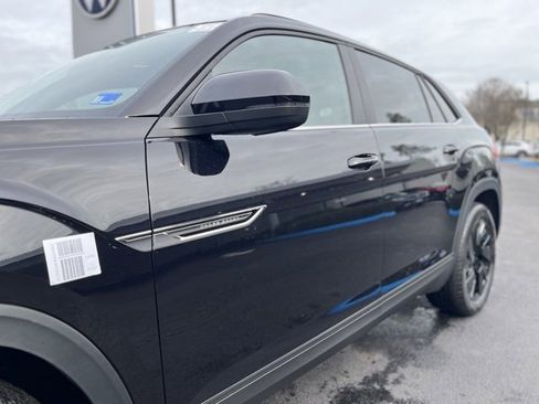 New 2026 Volkswagen Atlas Cross Sport SE image 2