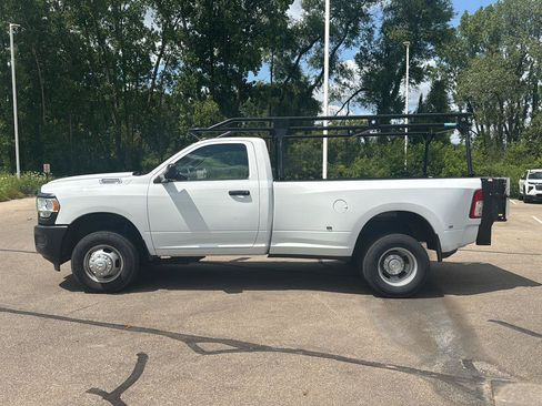 Used 2022 RAM 3500 Tradesman AWD/4WD image 2