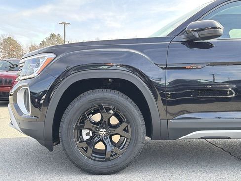 New 2026 Volkswagen Atlas Peak Edition image 9