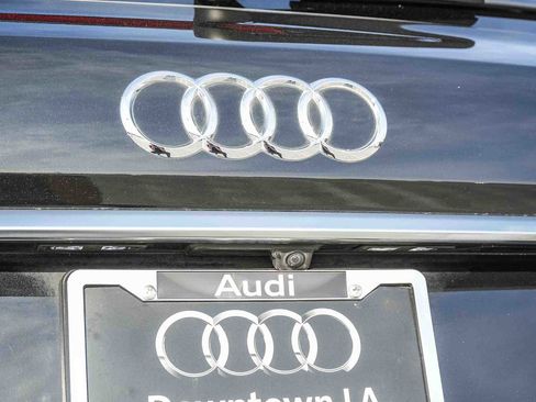 Used 2022 Audi Q7 Premium image 12