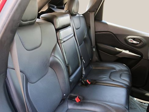 Used 2019 Jeep Cherokee Limited FWD image 17