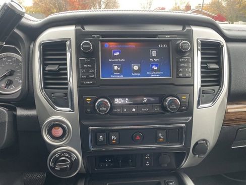 Used 2018 Nissan Titan SL w/ Chrome Package image 25