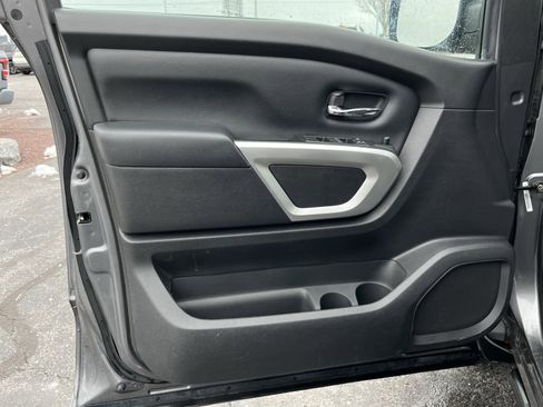 Used 2024 Nissan Titan SV w/ SV Convenience Package image 17