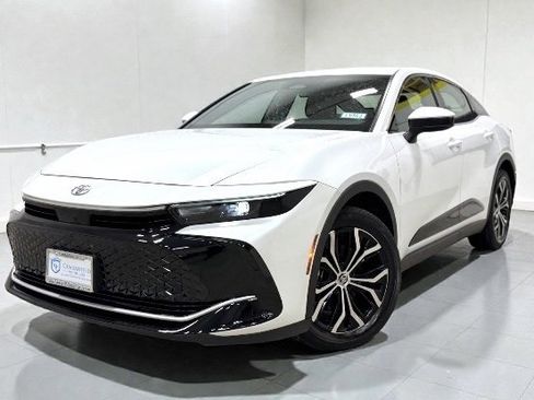 Used 2024 Toyota Crown XLE image 2