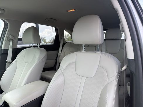 Used 2025 Kia Sorento S image 5