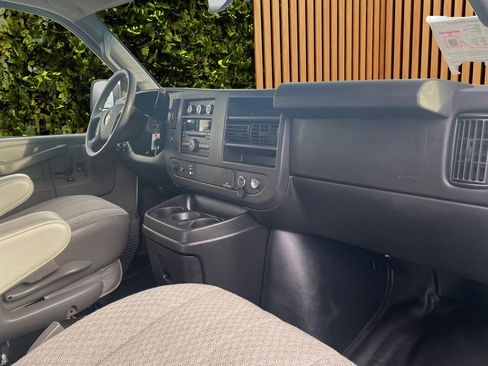 Used 2016 Chevrolet Express 2500 LT w/ LT Preferred Equipment Group image 5