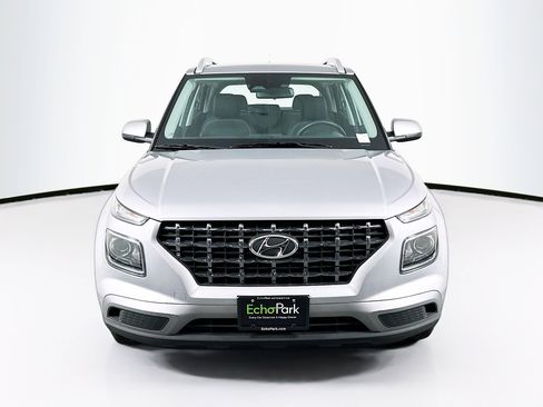Used 2025 Hyundai Venue SEL image 2