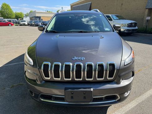 Used 2017 Jeep Cherokee Limited AWD/4WD image 2