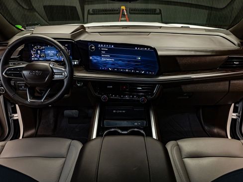 Used 2025 Chevrolet Tahoe Z71 w/ Z71 Off-Road Package image 17