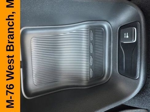New 2027 Chrysler Pacifica Select AWD/4WD image 30
