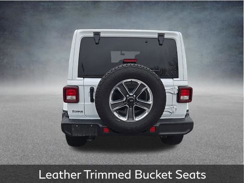 Used 2022 Jeep Wrangler Unlimited Sahara w/ Cold Weather Group image 11