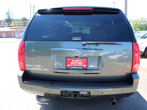 Used 2011 GMC Yukon XL SLT w/ SLT-2 Equipment Package AWD/4WD image 5