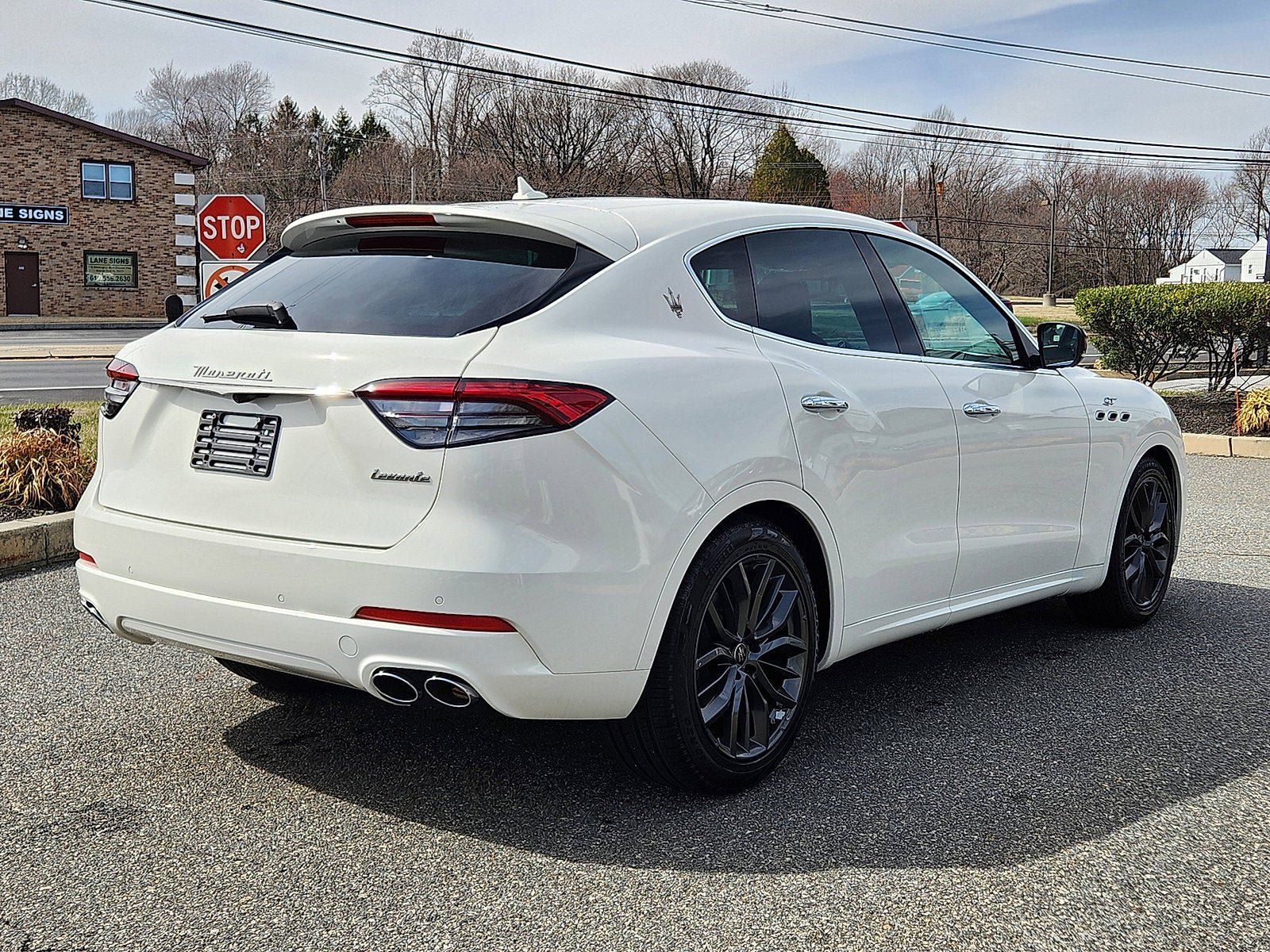 Used 2024 Maserati Levante GT Ultima AWD/4WD image 3