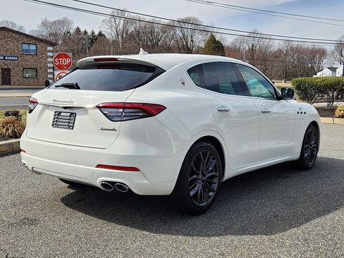 Used 2024 Maserati Levante GT Ultima AWD/4WD image 3
