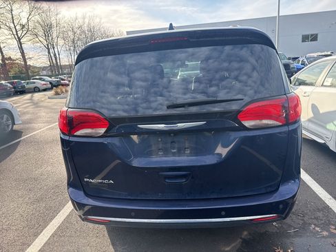 Used 2020 Chrysler Pacifica Touring-L image 7