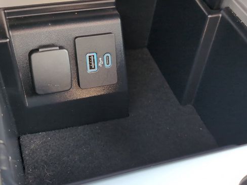 Used 2023 Ford Explorer XLT w/ Equipment Group 202A image 21