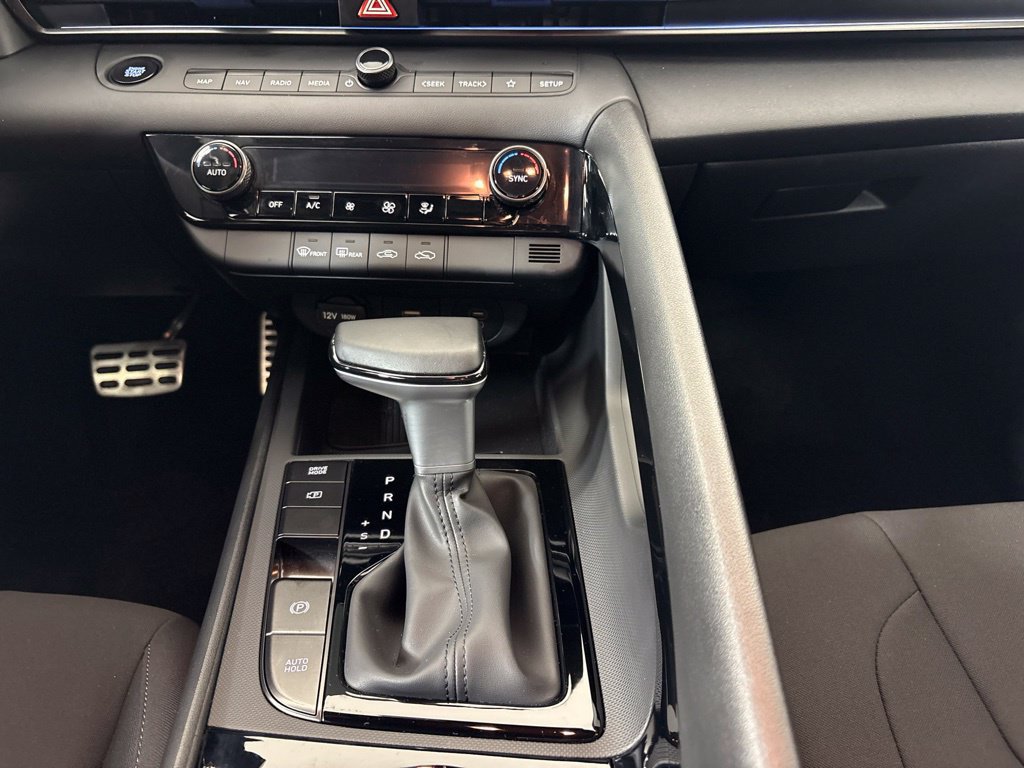 Certified 2025 Hyundai Elantra SEL FWD image 23