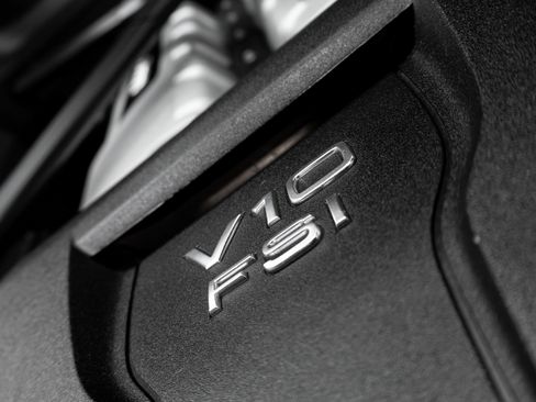 Used 2018 Audi R8 V10 w/ Premium Package image 34