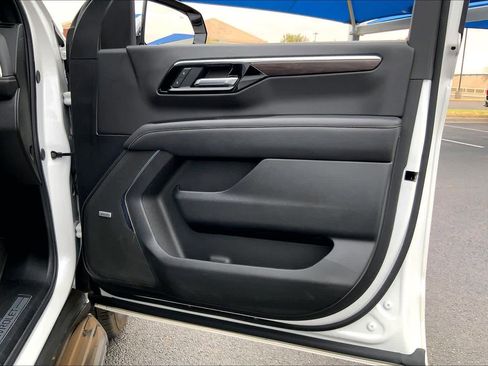 Used 2025 Chevrolet Tahoe Premier image 23