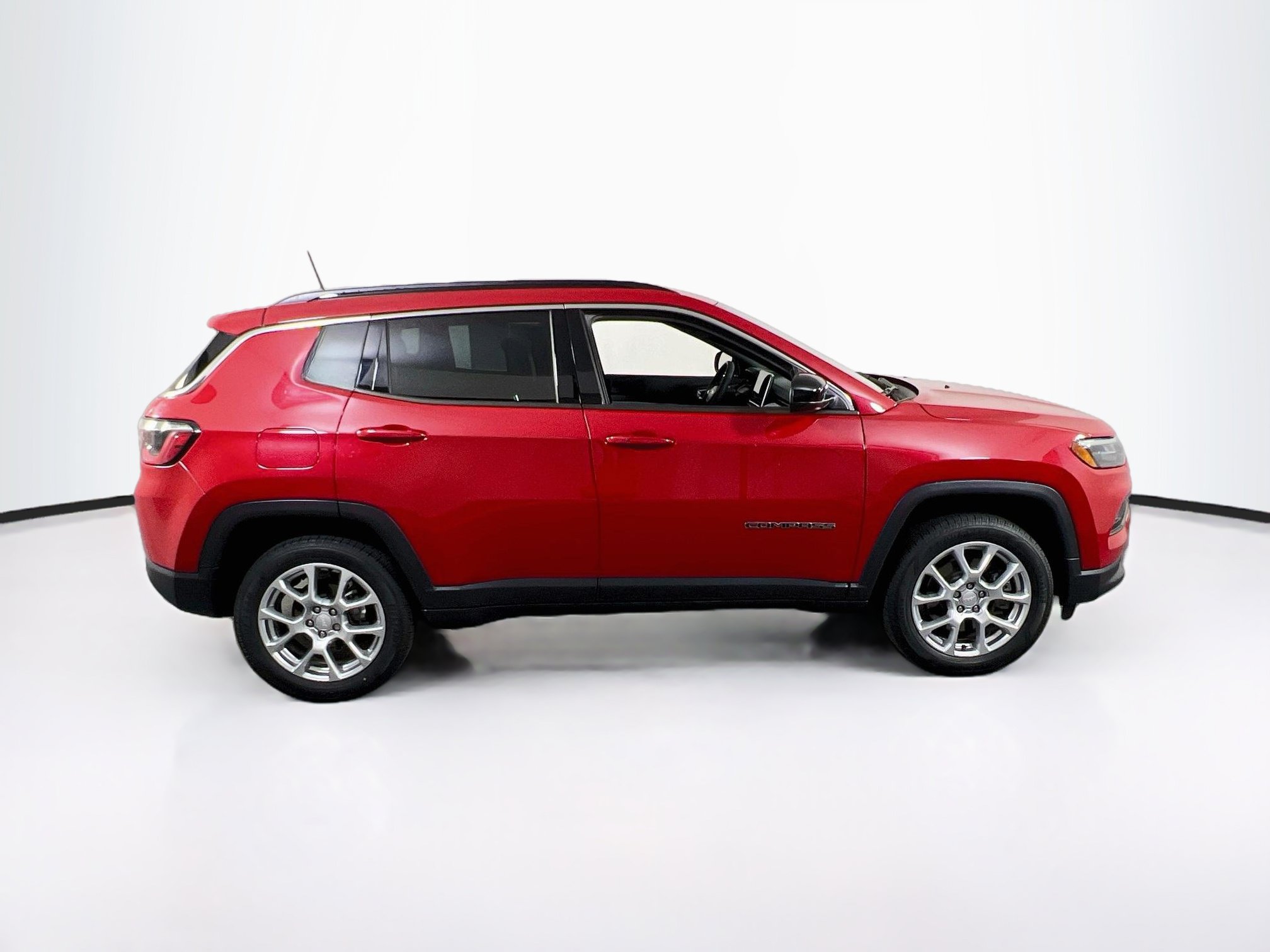 Used 2023 Jeep Compass Latitude AWD/4WD image 4