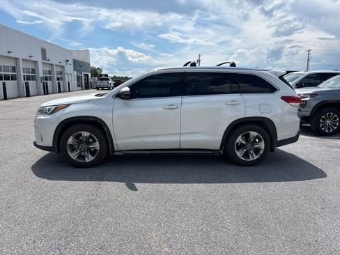 Used 2018 Toyota Highlander Limited Platinum AWD/4WD image 2