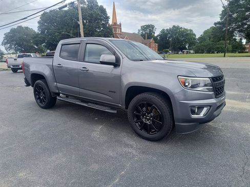 Used 2020 Chevrolet Colorado LT w/ Colorado RST Special Edition RWD image 7