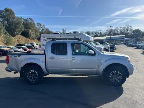Used 2017 Nissan Frontier PRO-4X w/ Pro-4x Luxury Package image 4