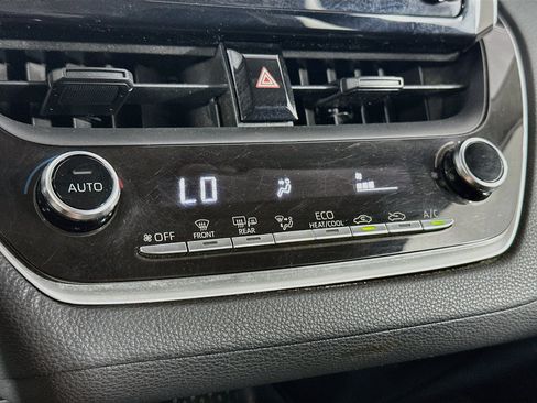 Used 2020 Toyota Corolla LE FWD image 23