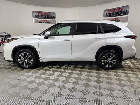 Used 2024 Toyota Highlander XLE image 7