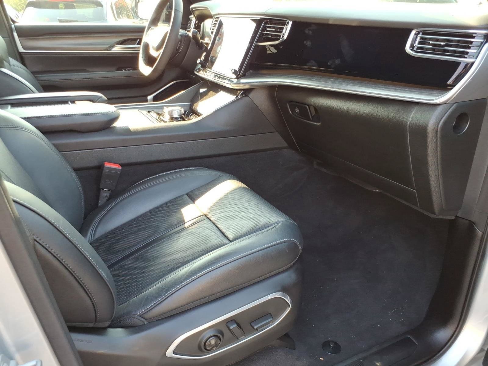 Used 2023 Jeep Wagoneer Series II AWD/4WD image 24