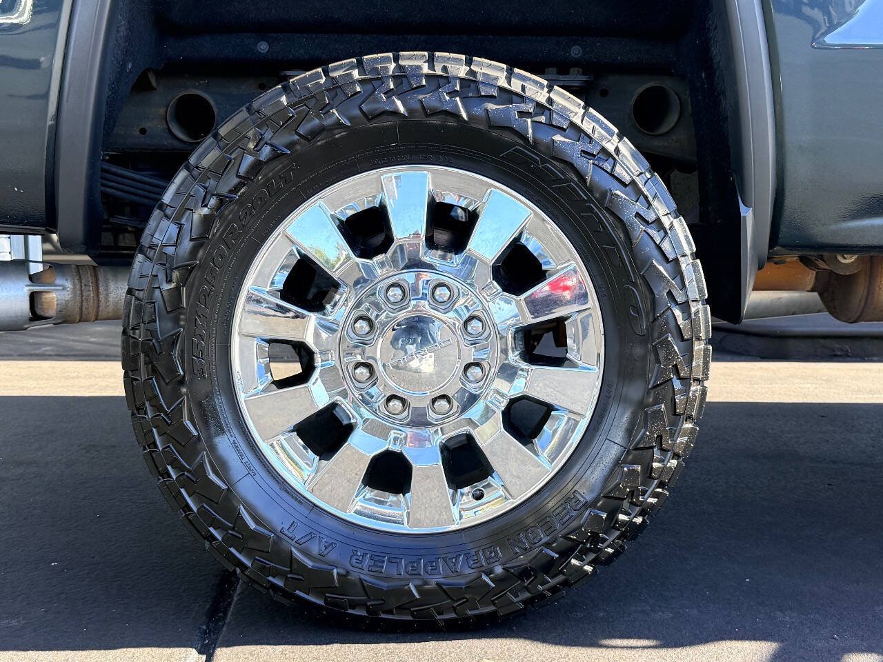 Used 2018 GMC Sierra 2500 Denali w/ Duramax Plus Package AWD/4WD image 14