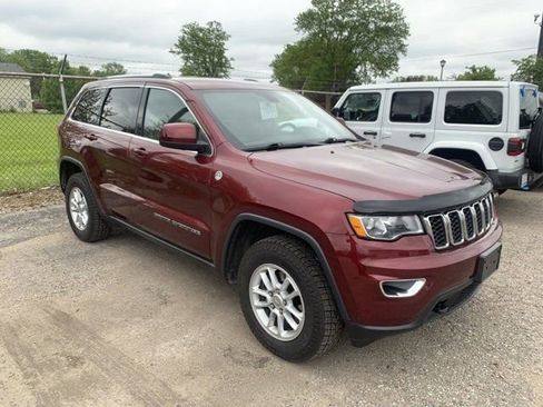 Used 2018 Jeep Grand Cherokee Laredo image 3