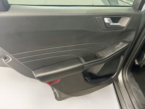 Used 2025 Ford Escape Platinum AWD/4WD image 28