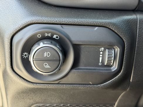 Used 2023 Jeep Gladiator Sport image 22