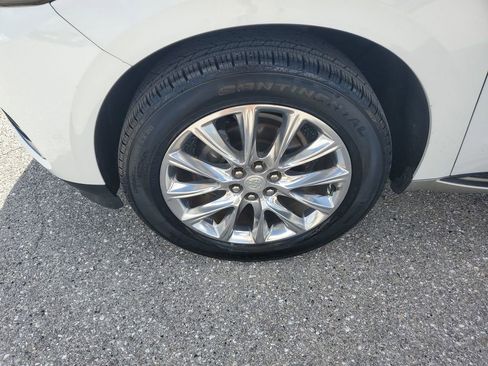 Used 2020 Buick Enclave Essence w/ Sound and Sites Package image 17