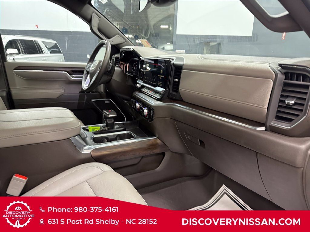 Used 2025 GMC Sierra 1500 SLT w/ SLT Premium Plus Package AWD/4WD image 43