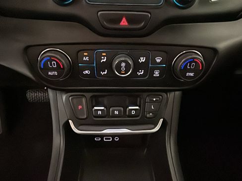 Used 2021 GMC Terrain SLT FWD image 25