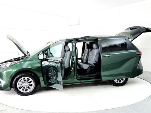 Certified 2024 Toyota Sienna XLE image 10