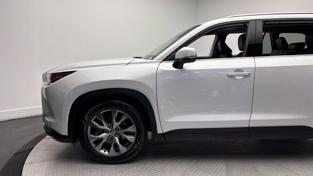 Used 2024 Toyota Grand Highlander AWD image 5