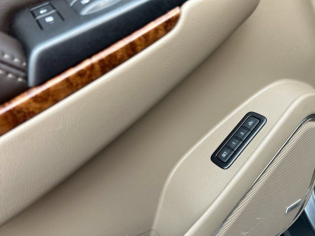 Used 2018 Chevrolet Tahoe Premier AWD/4WD image 34