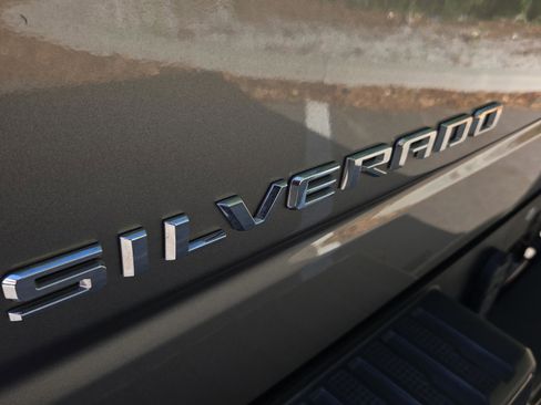 Used 2020 Chevrolet Silverado 1500 LT Trail Boss image 31