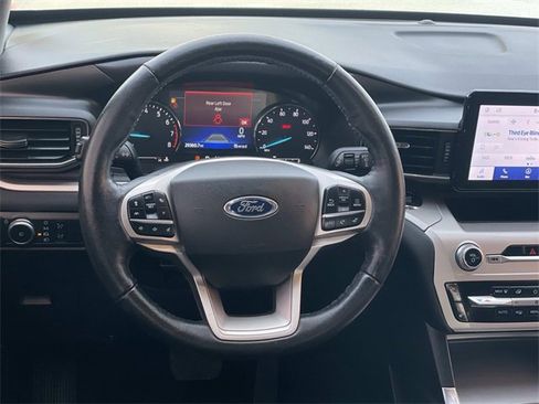 Certified 2022 Ford Explorer XLT w/ Equipment Group 202A image 9