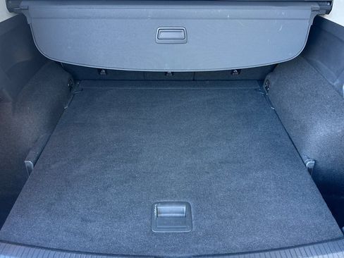 Used 2021 Volkswagen Tiguan SE image 18