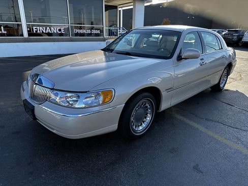 Used 2000 Lincoln Town Car Cartier image 3