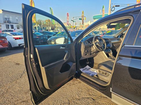Used 2020 Volkswagen Tiguan SEL image 9