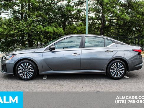 Used 2024 Nissan Altima 2.5 SV FWD image 6