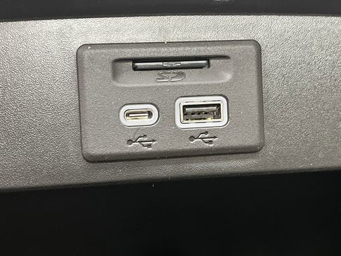 Used 2021 GMC Yukon XL Denali w/ Denali Premium Package image 30